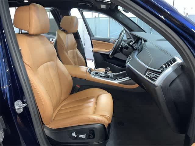 Vehicle image 27 of 36