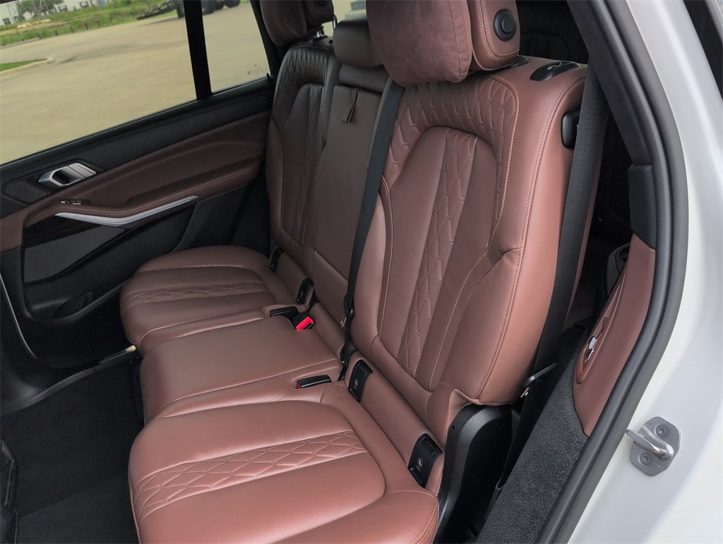 Vehicle image 16 of 35