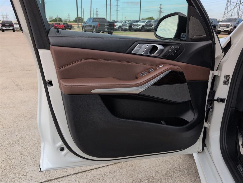 Vehicle image 26 of 35
