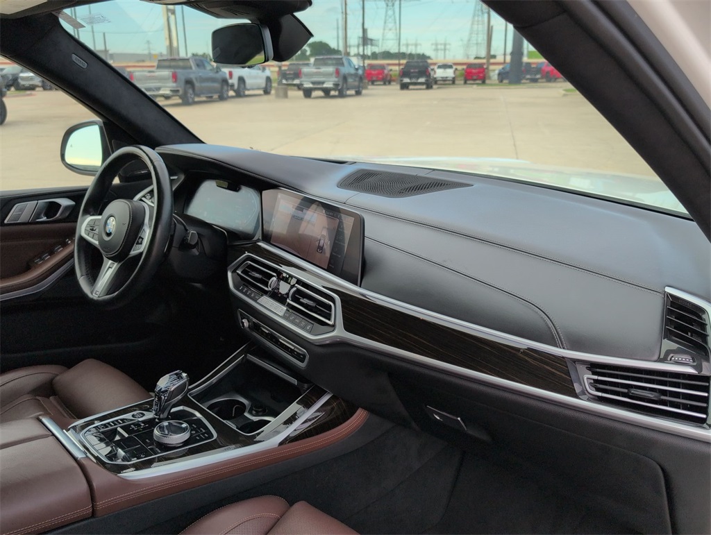 Vehicle image 17 of 35