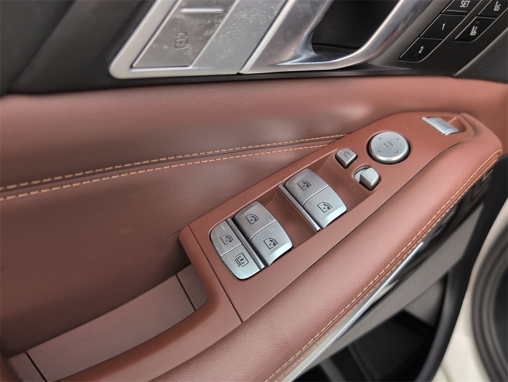 Vehicle image 29 of 35