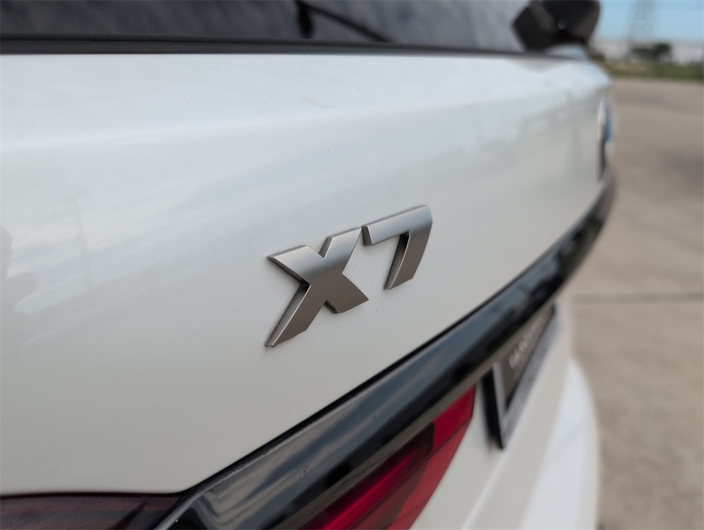 Vehicle image 33 of 35