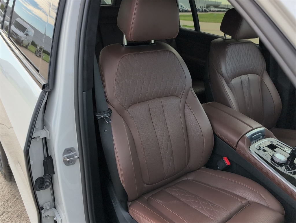 Vehicle image 15 of 35