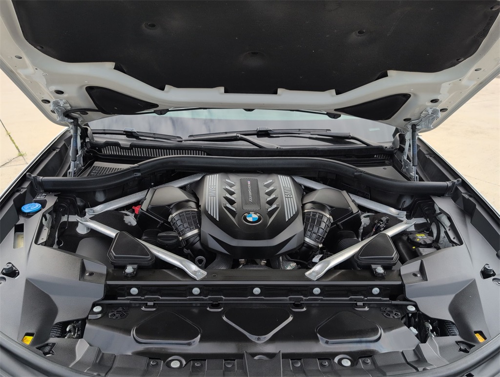 Vehicle image 10 of 35