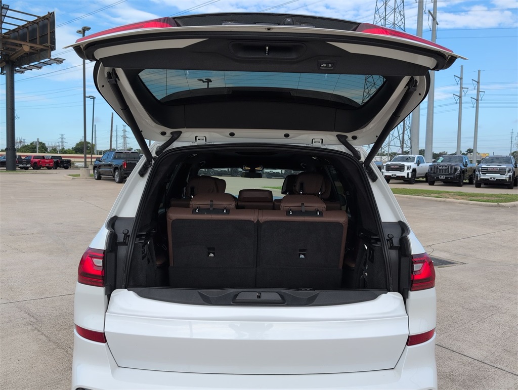 Vehicle image 12 of 35