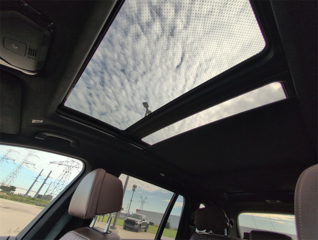 Vehicle image 34 of 35