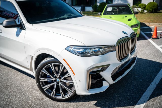 2021 BMW X7 M50i Image 3 of 63
