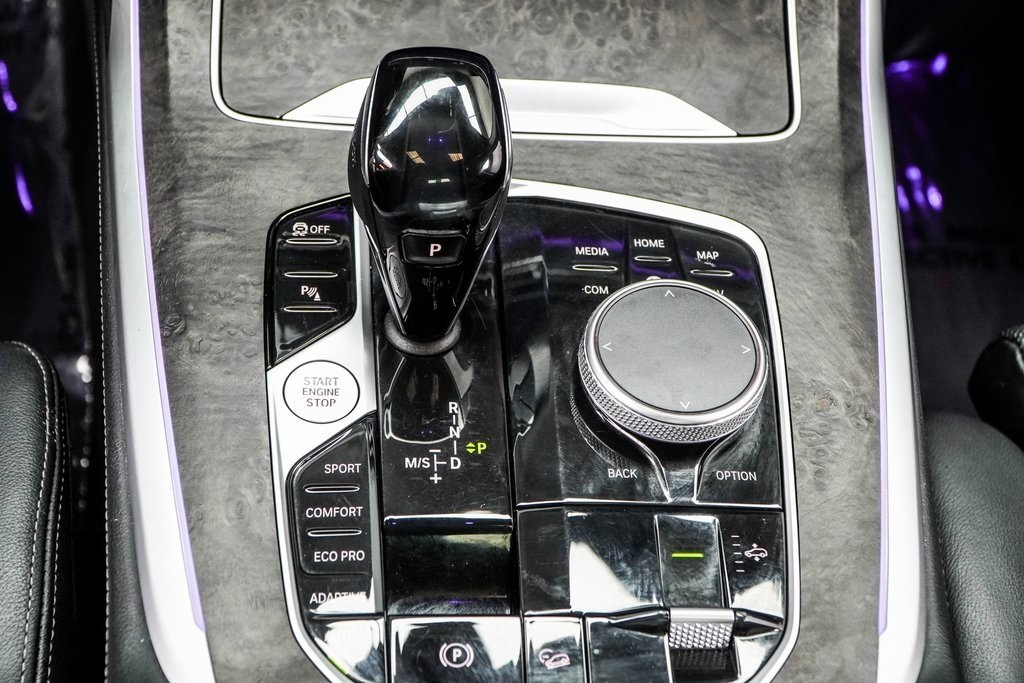 Vehicle image 21 of 50