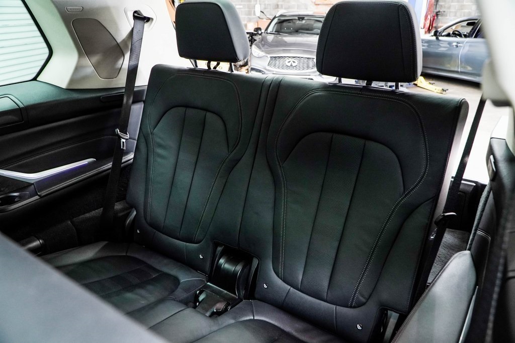 Vehicle image 16 of 50
