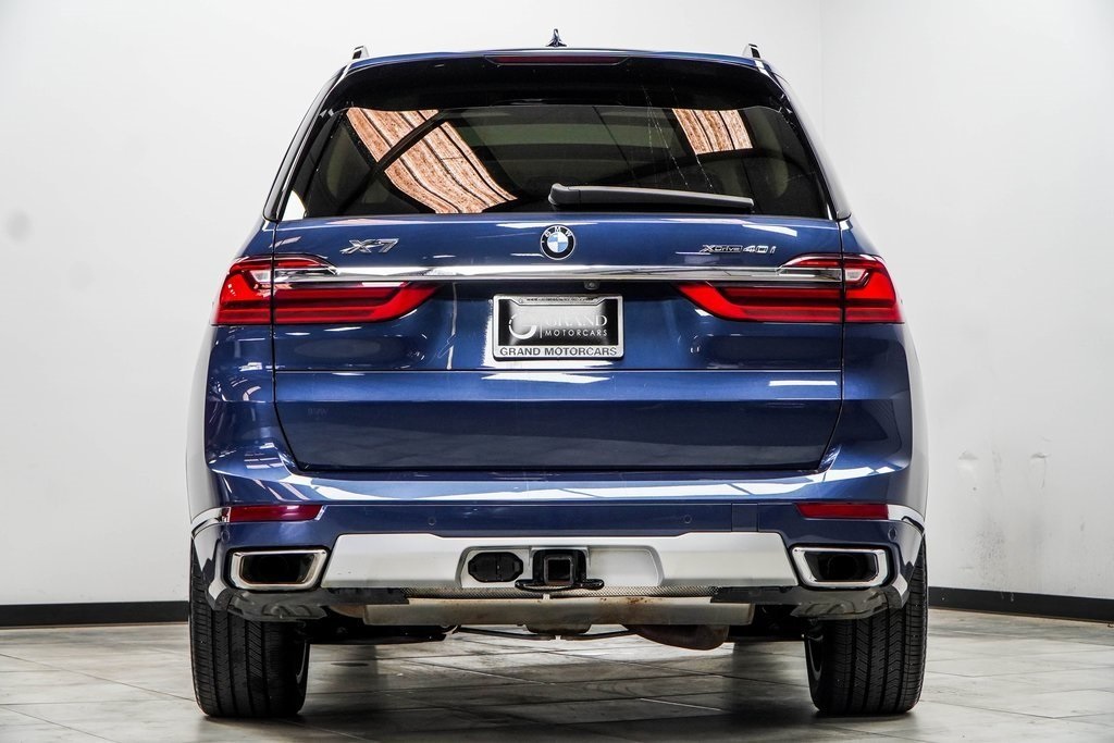 Vehicle image 9 of 50