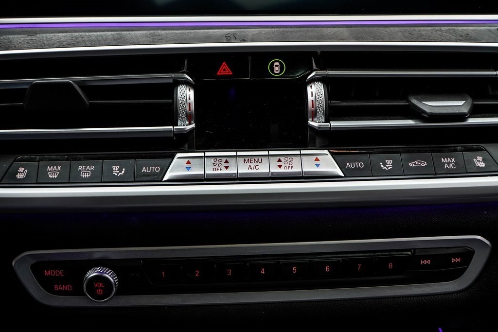 Vehicle image 25 of 50