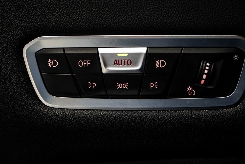 Vehicle image 36 of 50