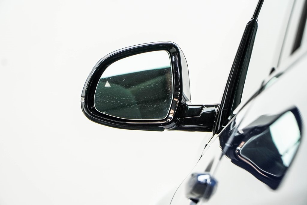 Vehicle image 15 of 50