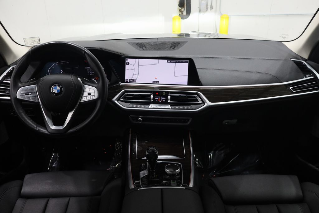 Vehicle image 27 of 46