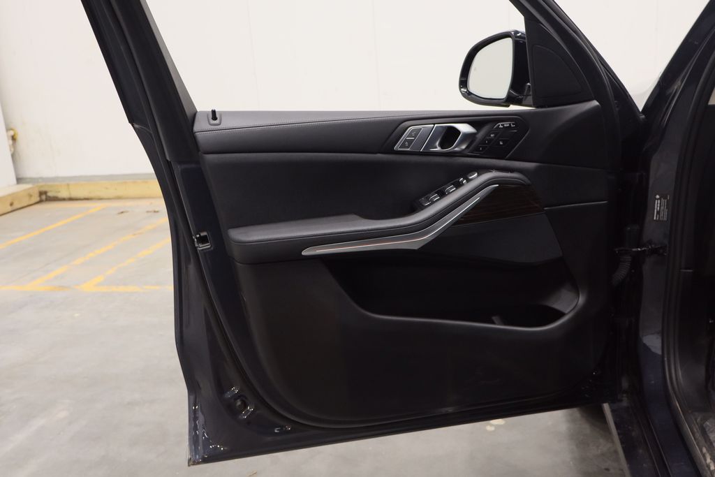 Vehicle image 16 of 46