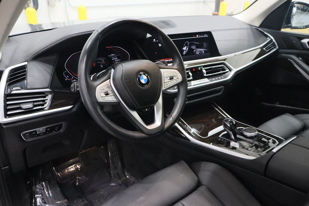 Vehicle image 21 of 46