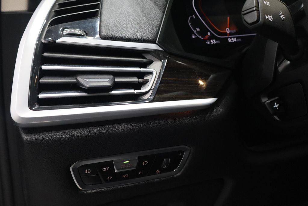 Vehicle image 18 of 46