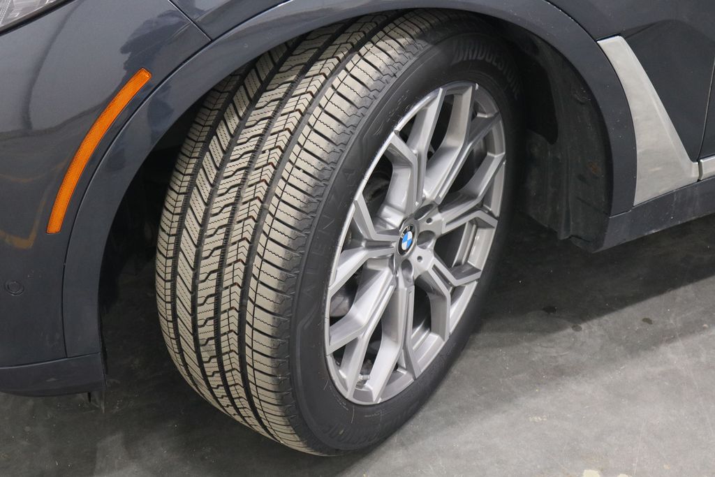 Vehicle image 43 of 46