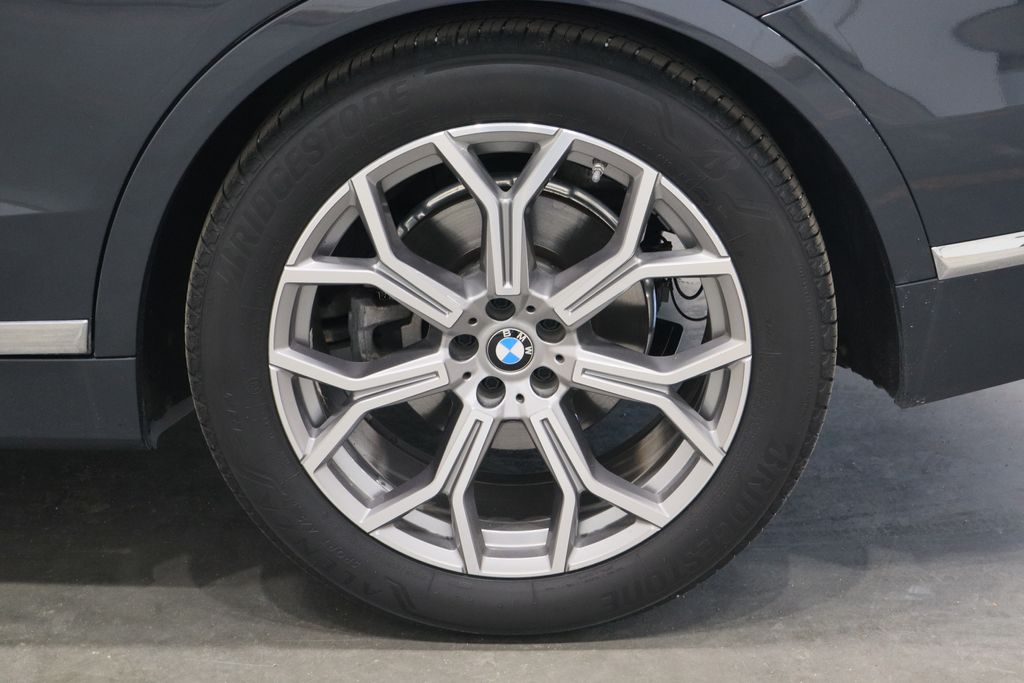 Vehicle image 44 of 46