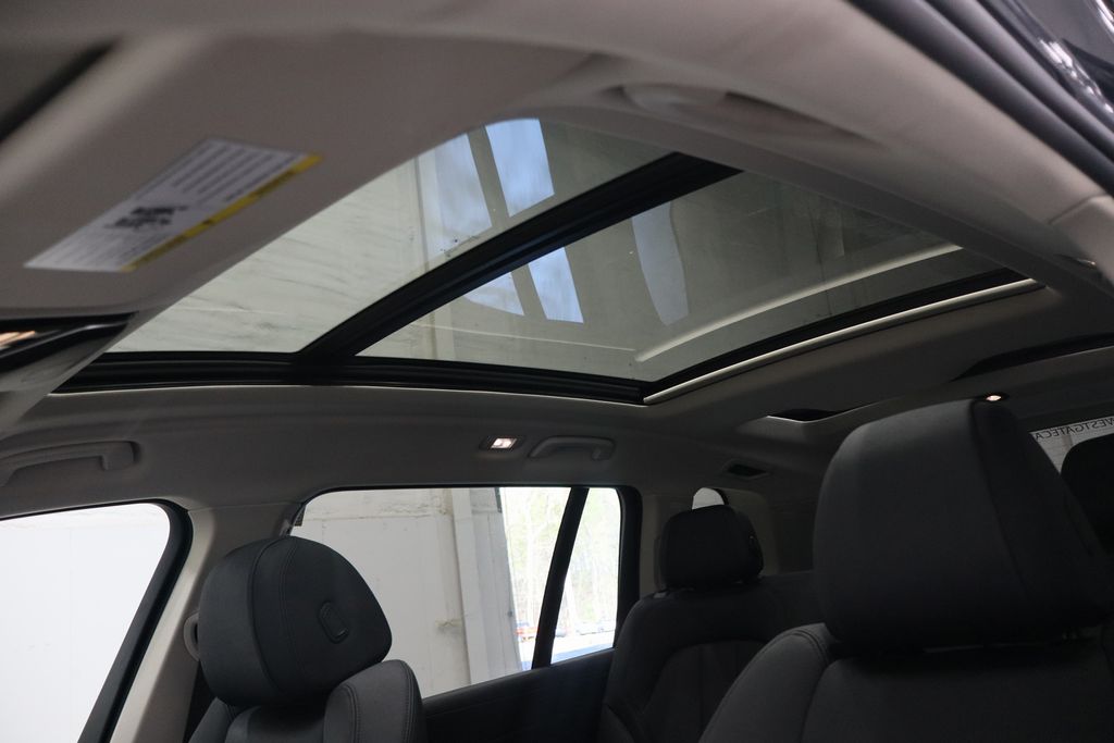 Vehicle image 10 of 46