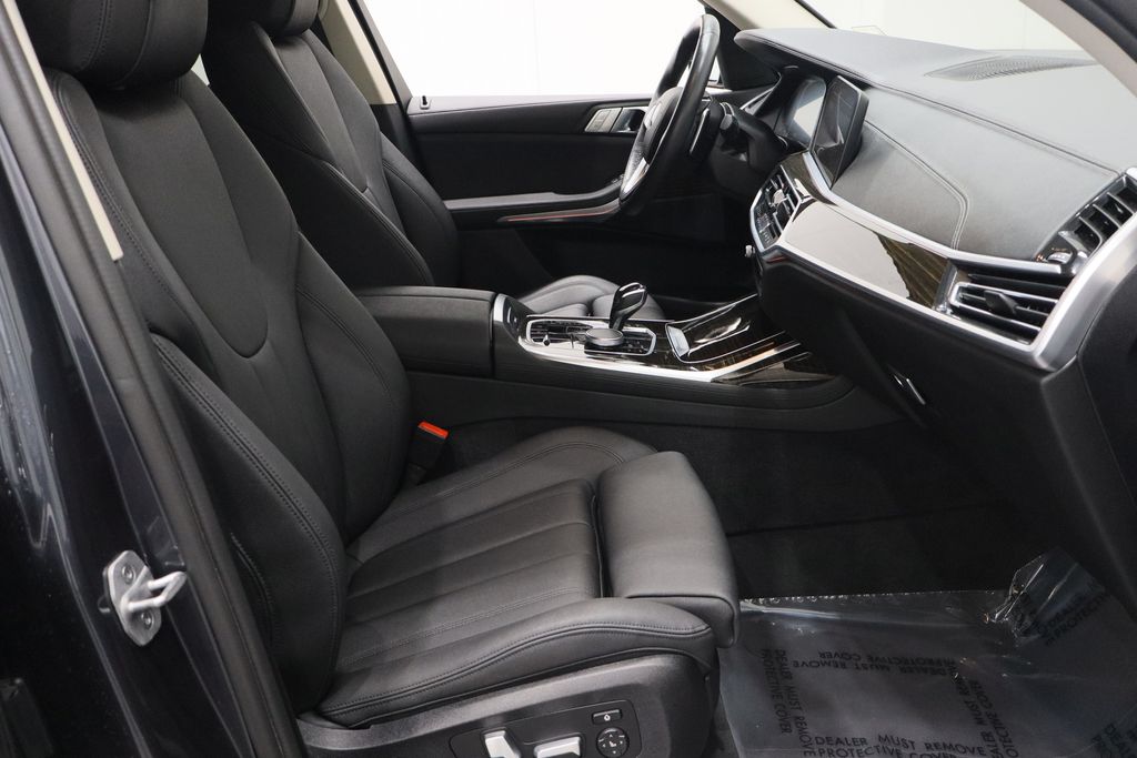 Vehicle image 15 of 46