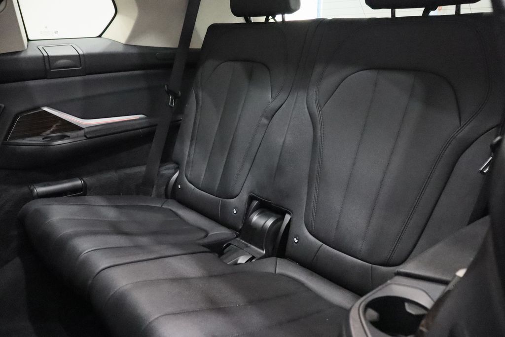 Vehicle image 13 of 46