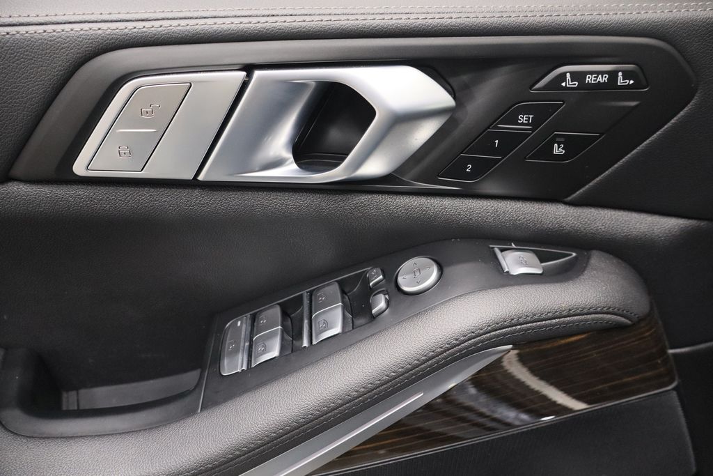Vehicle image 17 of 46