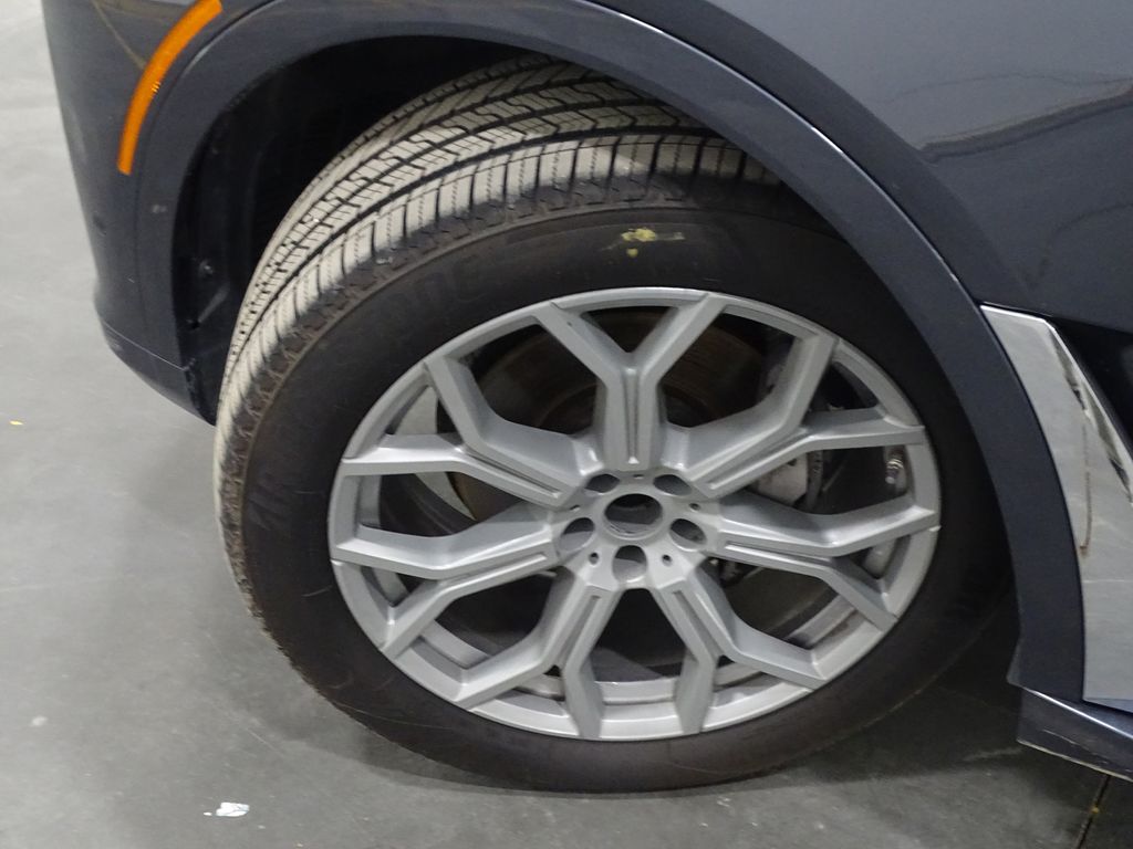Vehicle image 38 of 44