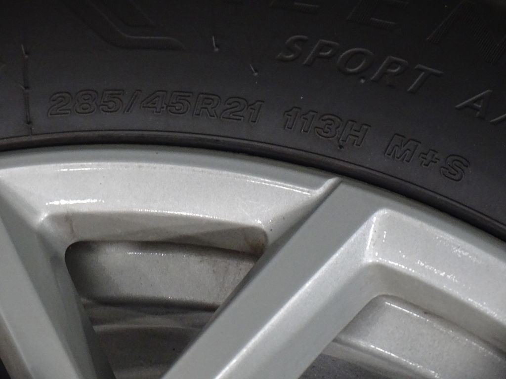 Vehicle image 40 of 44