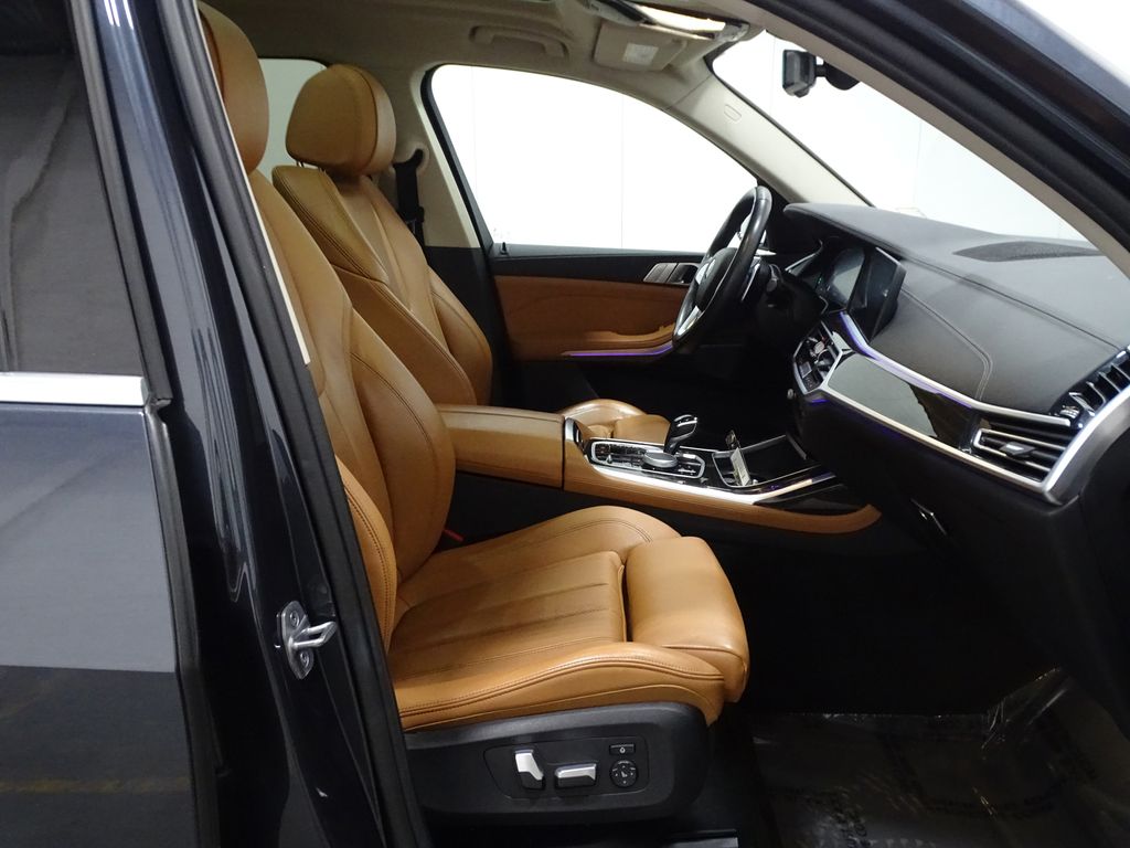 Vehicle image 14 of 44