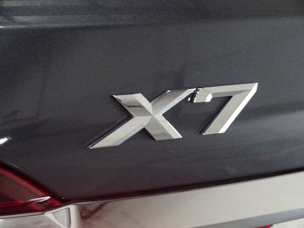 Vehicle image 41 of 44