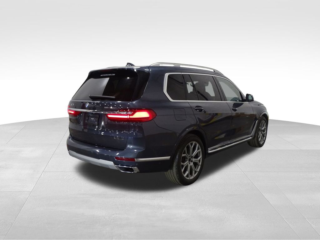 Vehicle image 4 of 44