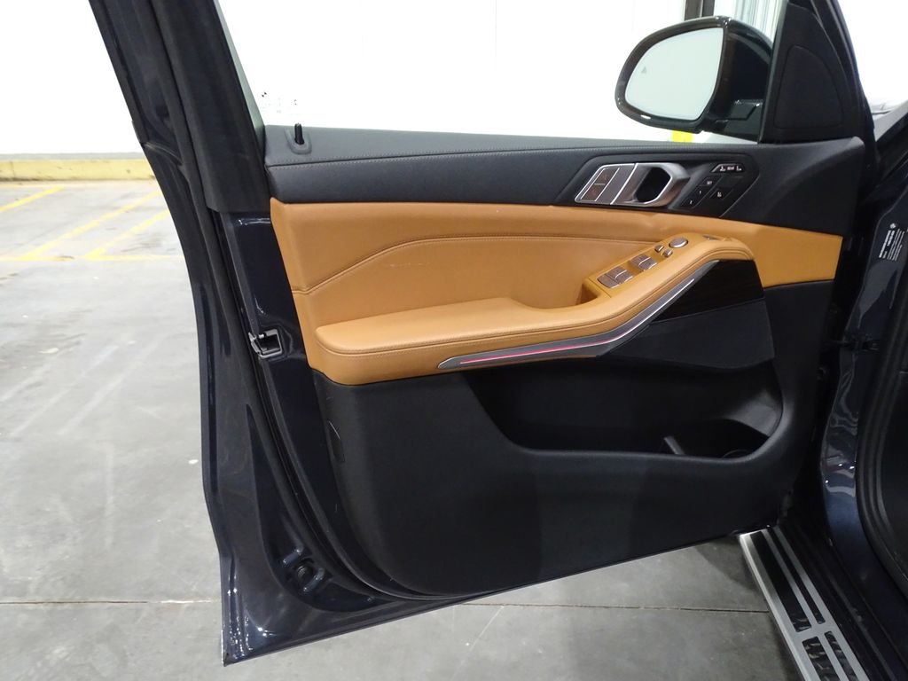 Vehicle image 15 of 44