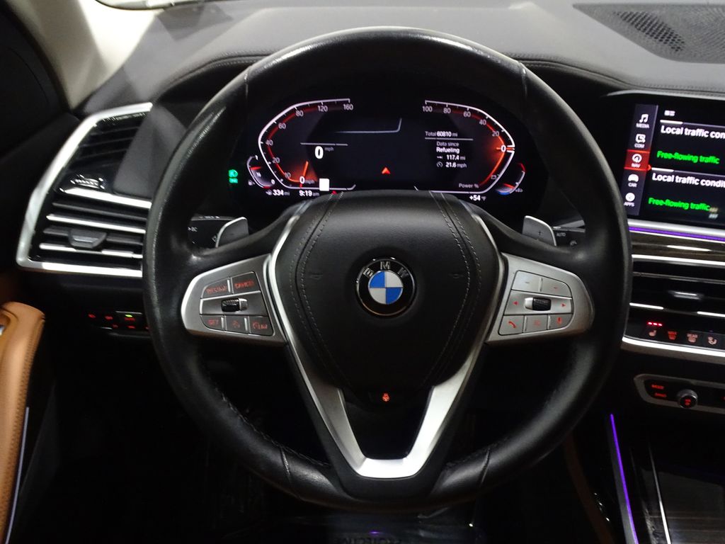 Vehicle image 21 of 44