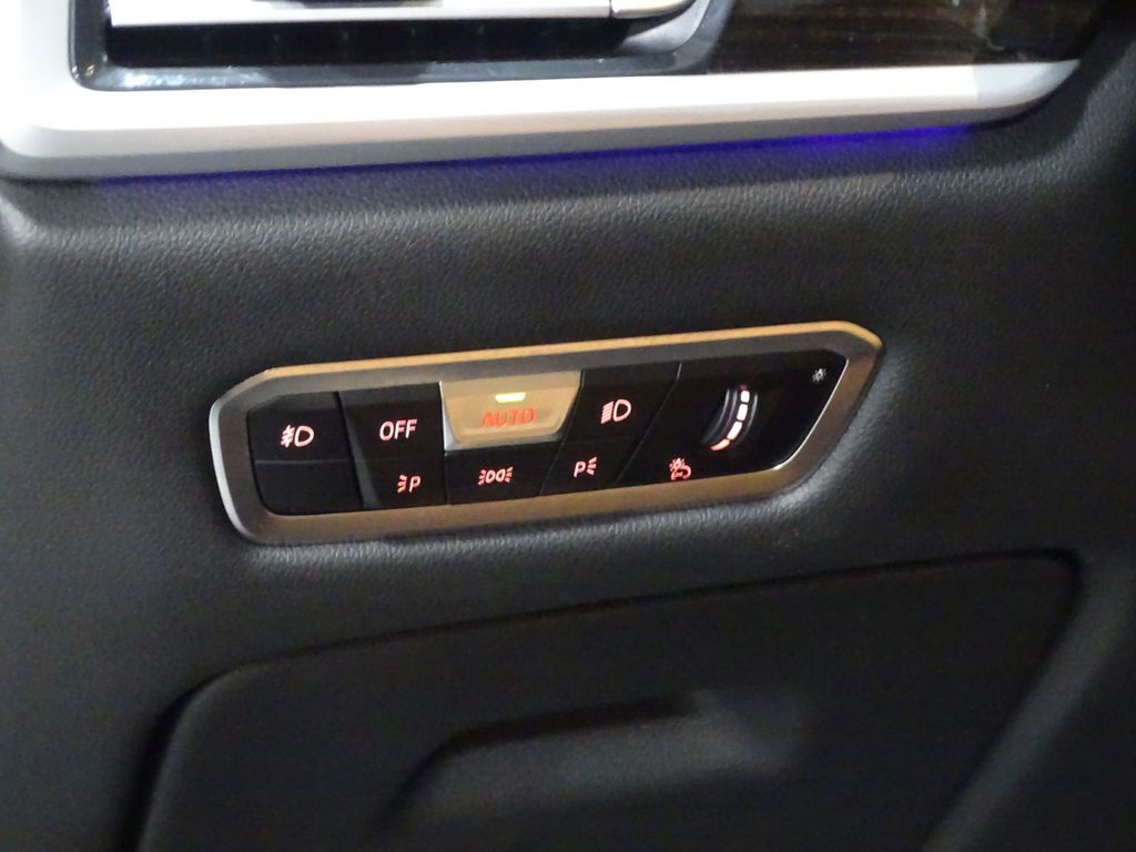 Vehicle image 17 of 44