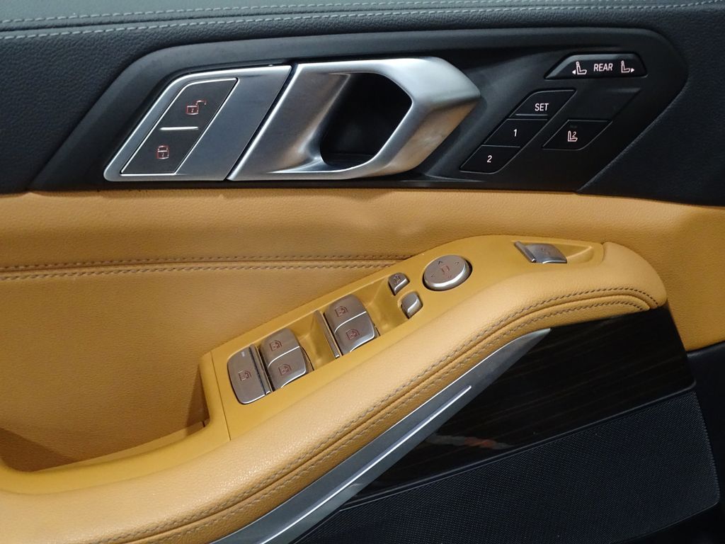 Vehicle image 16 of 44