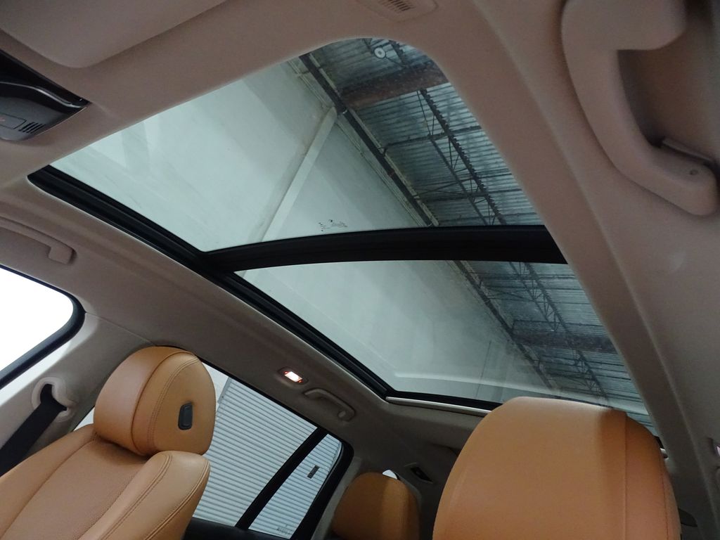 Vehicle image 9 of 44