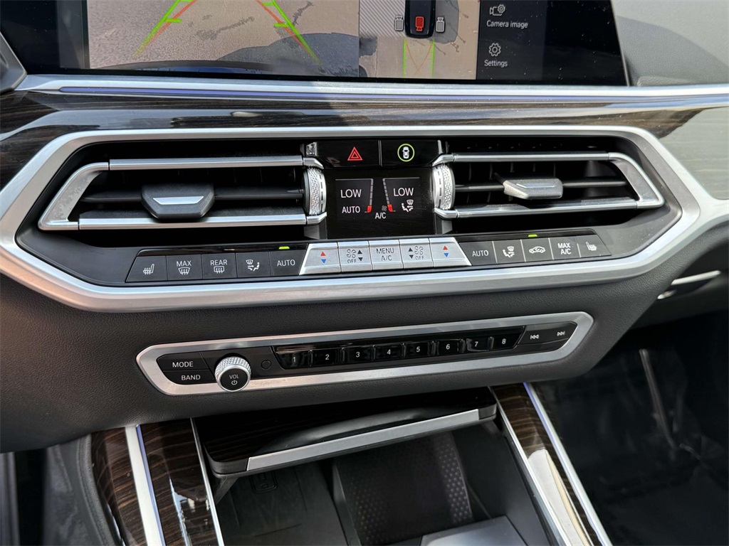 Vehicle image 18 of 26