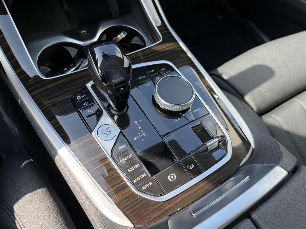 Vehicle image 19 of 26