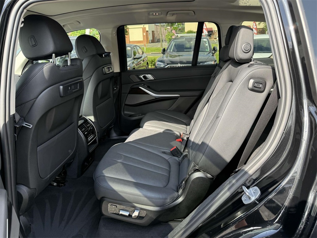 Vehicle image 13 of 26