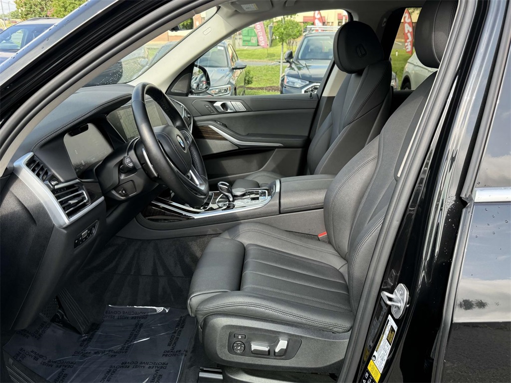 Vehicle image 10 of 26