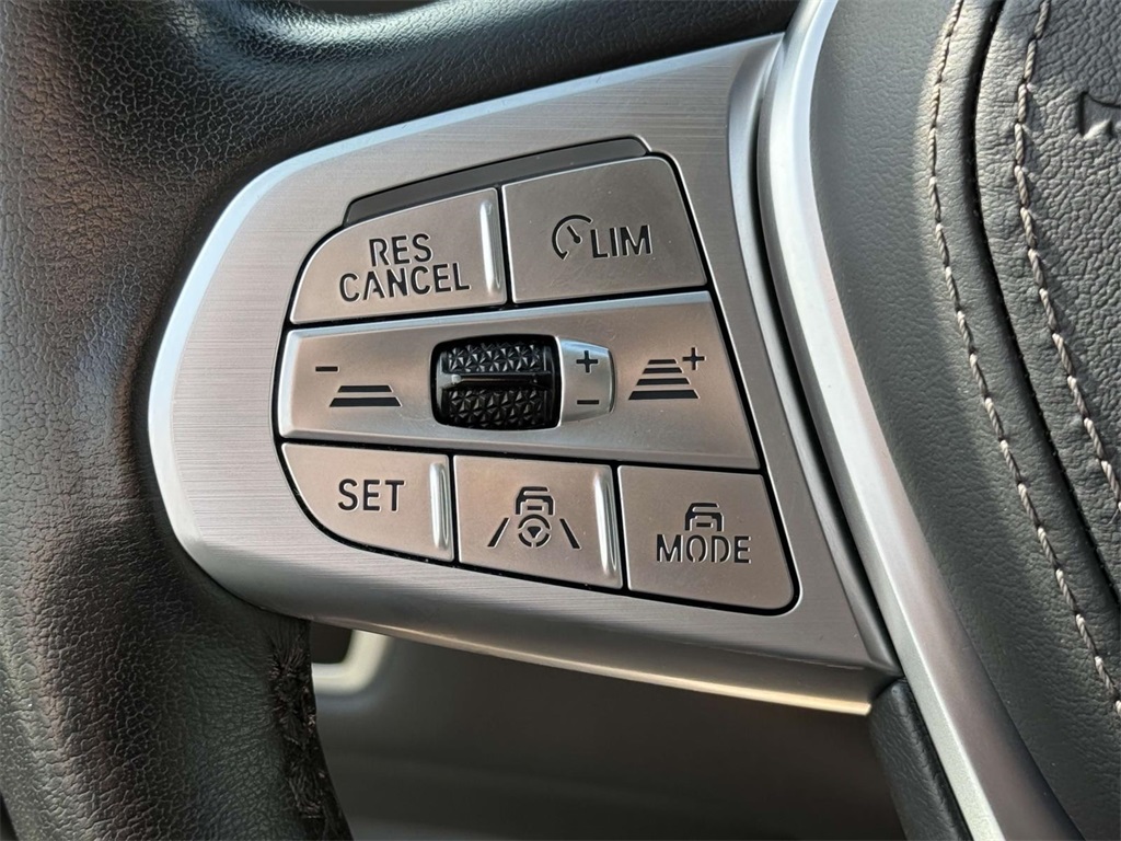 Vehicle image 21 of 26
