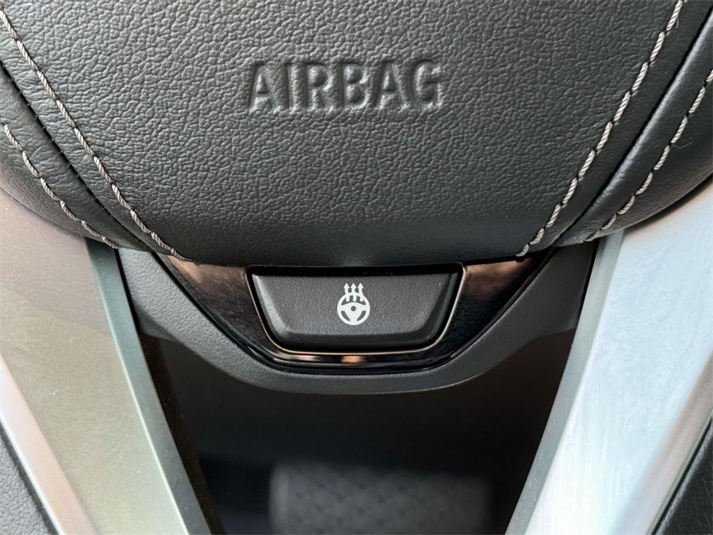 Vehicle image 22 of 26