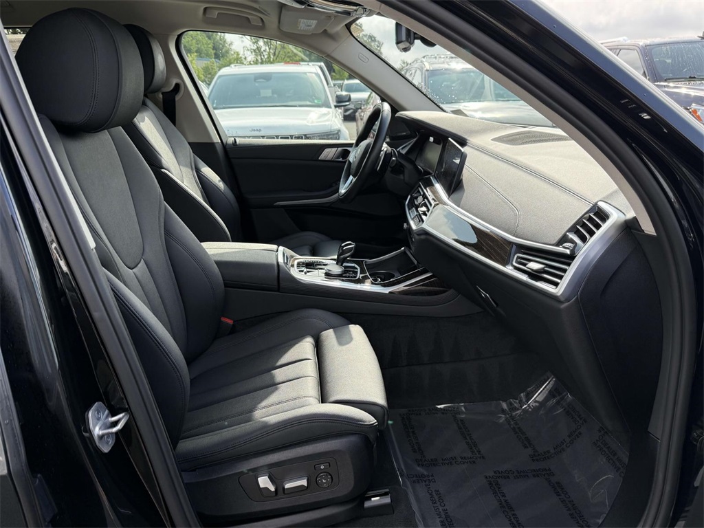 Vehicle image 11 of 26
