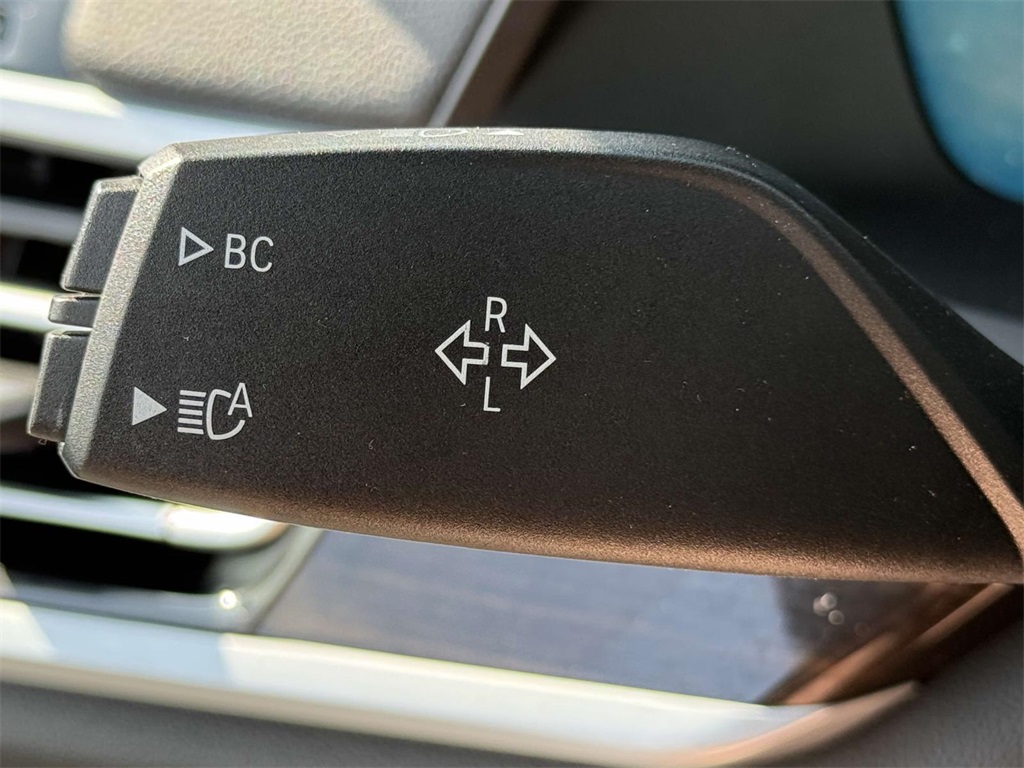 Vehicle image 23 of 26