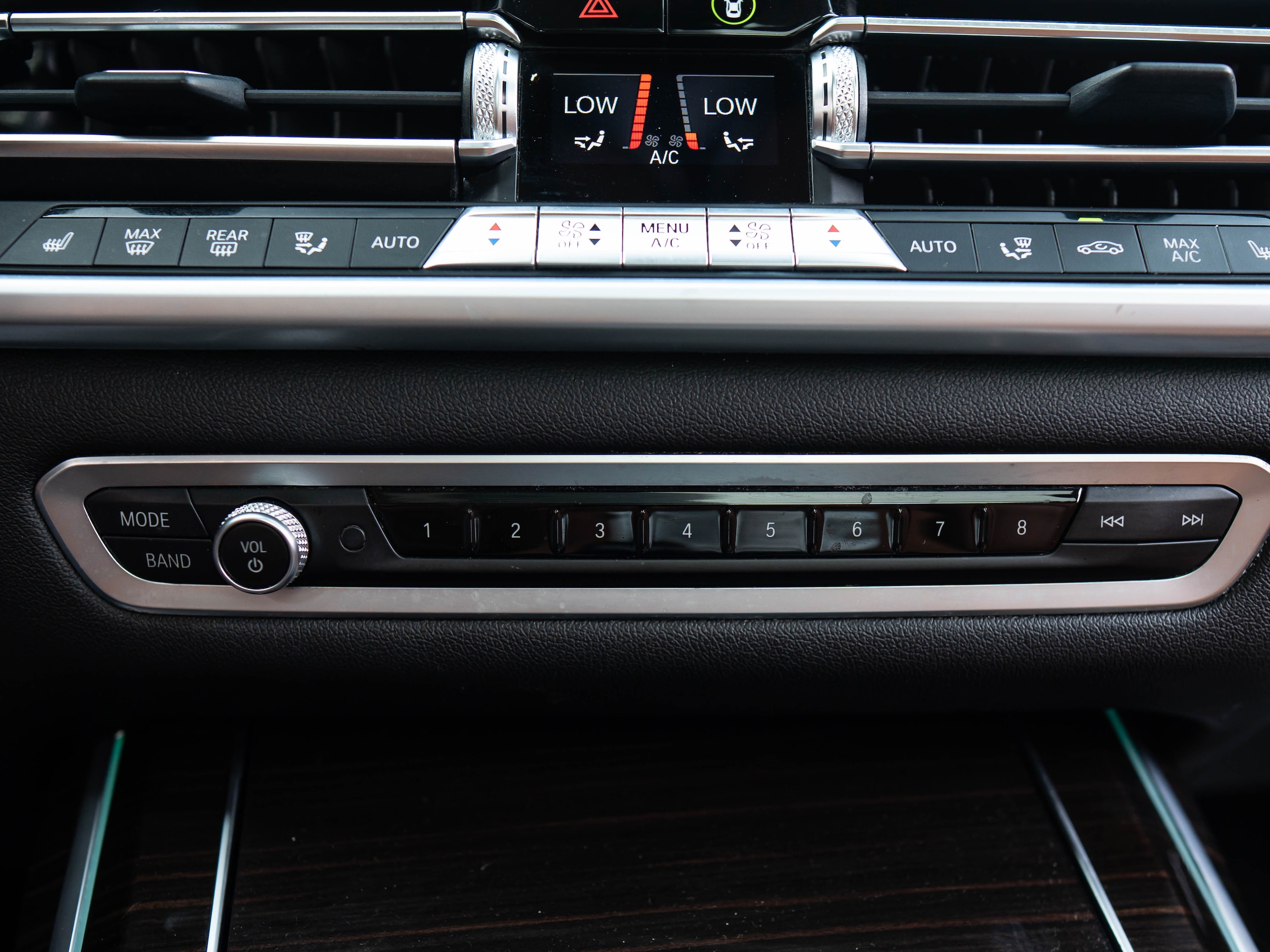 Vehicle image 36 of 62