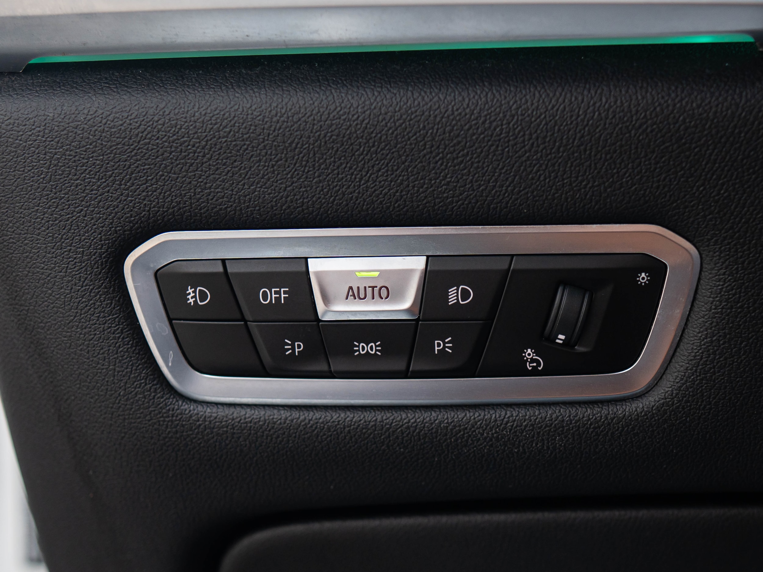 Vehicle image 42 of 62