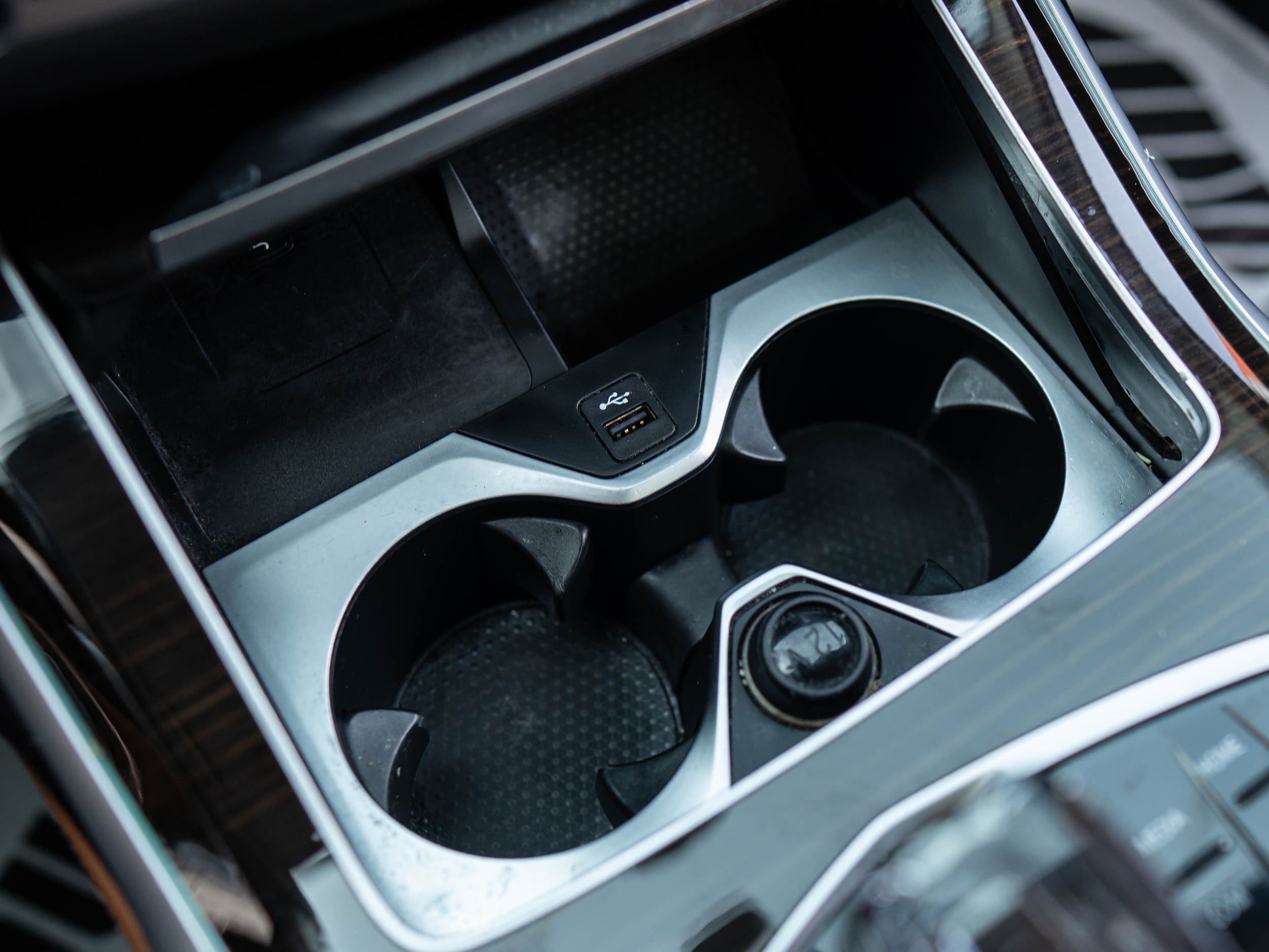 Vehicle image 37 of 62