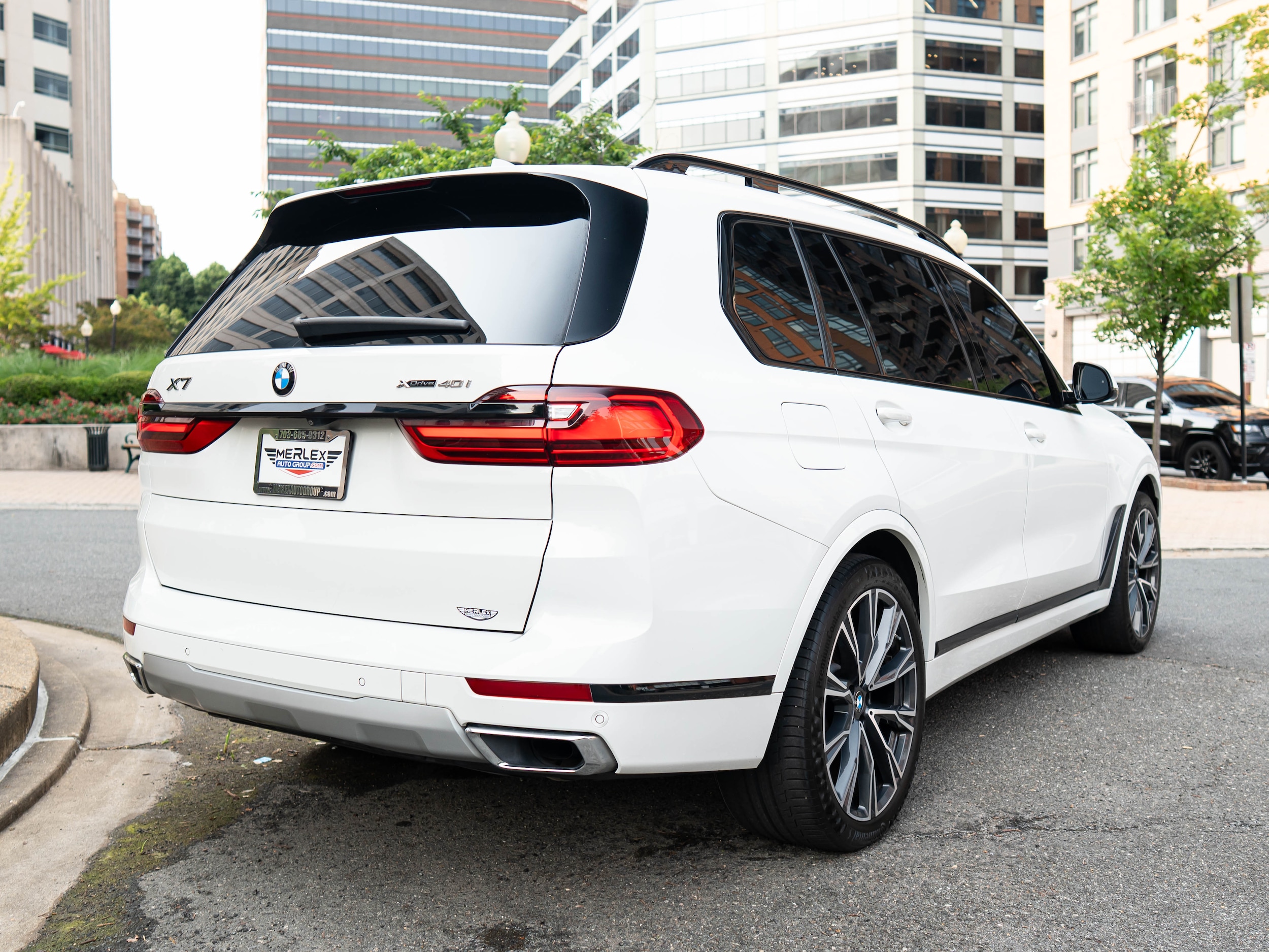 Vehicle image 4 of 62