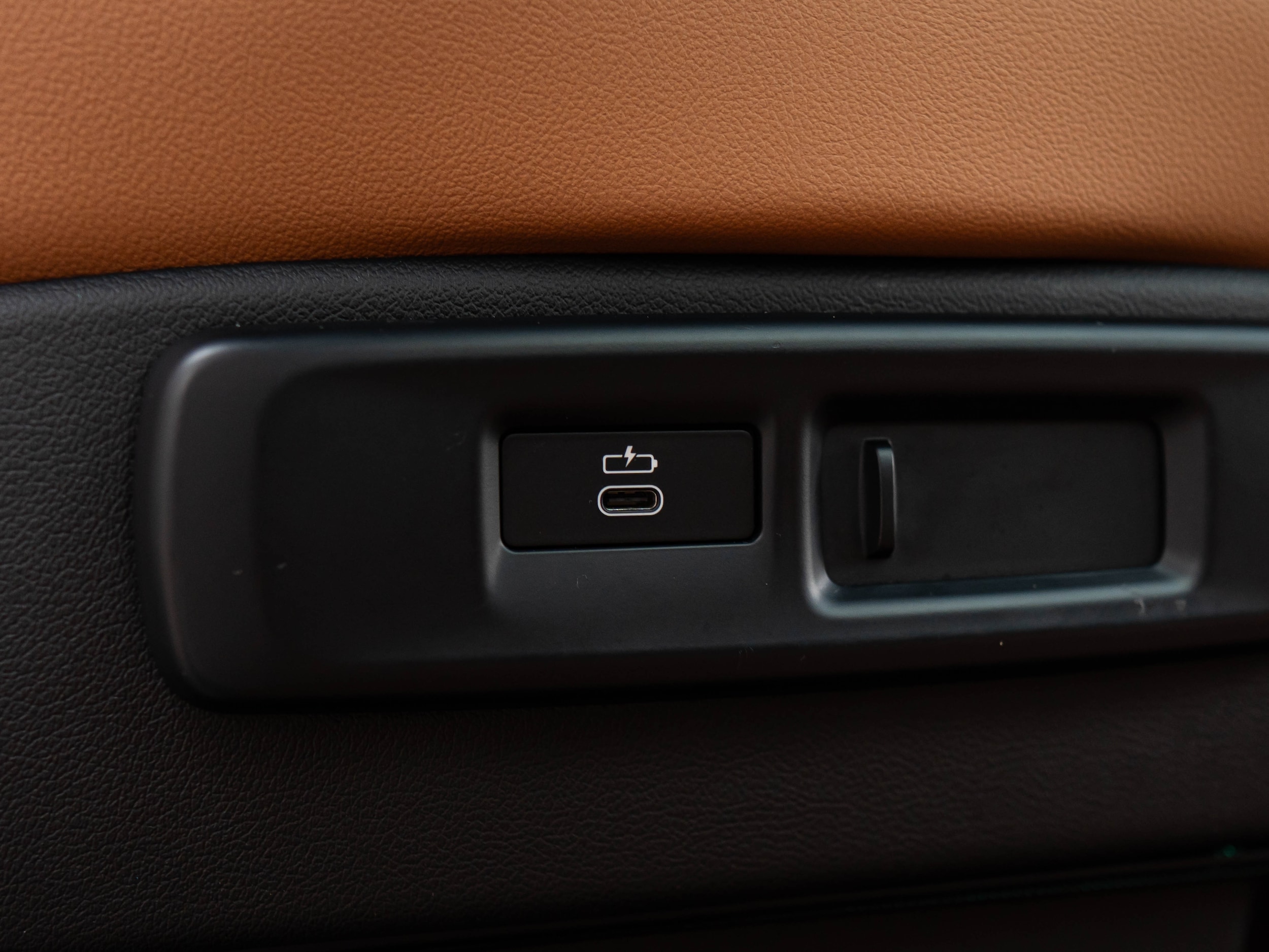 Vehicle image 24 of 62